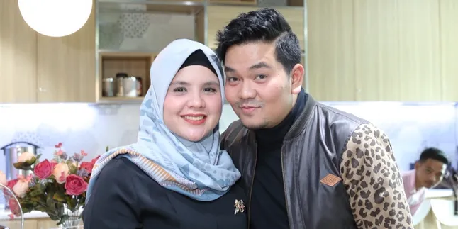 Sampaikan Kondisi Terkini Indra Bekti yang Bisa Gerakan Tangan dan Kaki, Uya Kuya dan Astrid Kuya Menangis