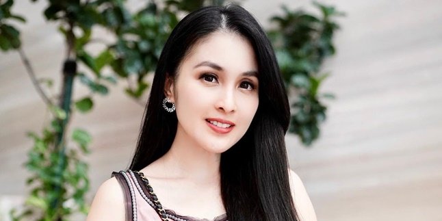 Sandra Dewi Tells Her Childhood Story of Always Wanting to Be Number One