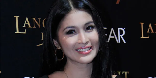Sandra Dewi: Imlek Tahun Ini = Jomblo