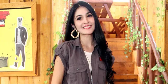 Sandra Dewi: Orangtua Adalah Prioritas Pertamaku Dalam Hidup Sandra Dewi: Orangtua Adalah Prioritas Pertamaku Dalam Hidup