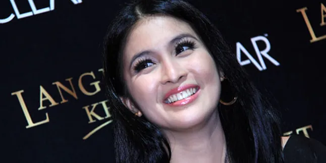Sandra Dewi 'Wujudkan' Cita-Cita Jadi Dokter Sandra Dewi 'Wujudkan' Cita-Cita Jadi Dokter