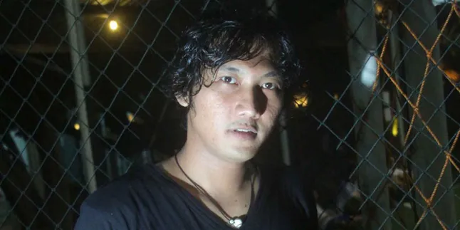 Sandy Canester Mainkan Berbagai Genre di COLOUR BOX