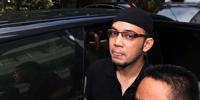 Sandy Tumiwa Ajukan Gugatan ke Tessa Kaunang Demi Hak Asuh Anak Sandy Tumiwa Ajukan Gugatan ke Tessa Kaunang Demi Hak Asuh Anak