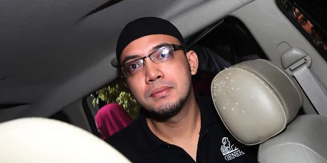 Sandy Tumiwa Dipenjara - Dihujat, Istri: Aku Makin Sayang Sandy Tumiwa Dipenjara - Dihujat, Istri: Aku Makin Sayang