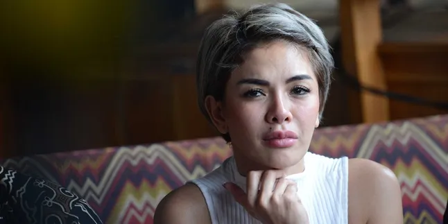 Sang Adik Kecelakaan Tertabrak Truk, Nikita Mirzani Kecewa Tak Segera Ditangani RS Sang Adik Kecelakaan Tertabrak Truk, Nikita Mirzani Kecewa Tak Segera Ditangani RS