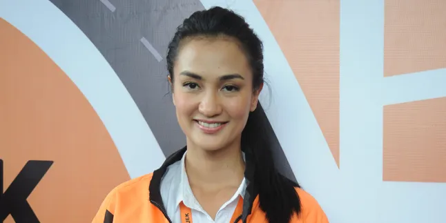 Sang Ibunda Diamankan Polisi, Atiqah Hasiholan Santai dan Maklum Sang Ibunda Diamankan Polisi, Atiqah Hasiholan Santai dan Maklum