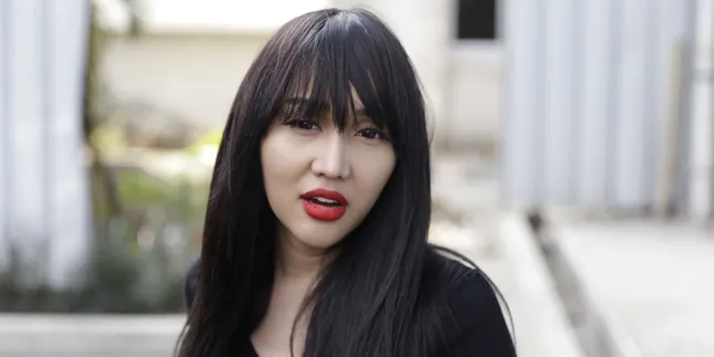 Sang Kekasih Ulang Tahun, Lucinta Luna : I Love You 3000