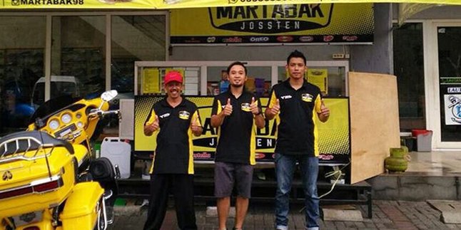 Sang Vokalis Jual Martabak, Band Hello Bubar?