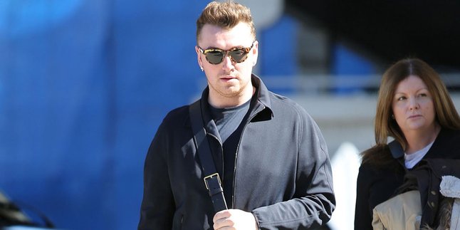 Santai di Klub Malam, Sam Smith Buat Banyak Orang Penasaran