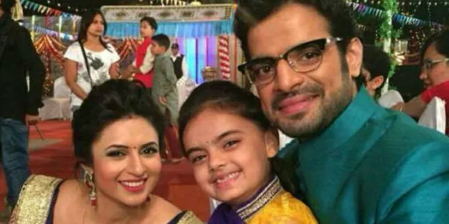Santai di Sela Syuting, Divyanka & Ruhaanika 'Mohabbatein' Selfie Santai di Sela Syuting, Divyanka & Ruhaanika 'Mohabbatein' Selfie
