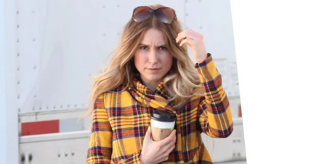Sarah Carter: Hollywood Bikin Lupa Jika Dunia Luas