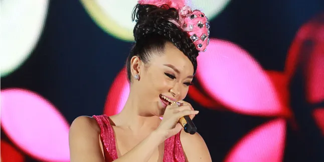 Zaskia Gotik Tantang Jupe Lekas Nikah