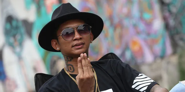 Satu Hal yang Kamu Nggak Tahu Dari Young Lex, Pernah Jadi OB! Satu Hal yang Kamu Nggak Tahu Dari Young Lex, Pernah Jadi OB!
