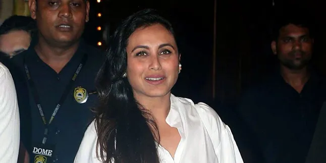 Satu Hari Setelah Kematian Ayah Ajay Devgan, Rani Mukherjee Datang ke Rumah Kajol Satu Hari Setelah Kematian Ayah Ajay Devgan, Rani Mukherjee Datang ke Rumah Kajol