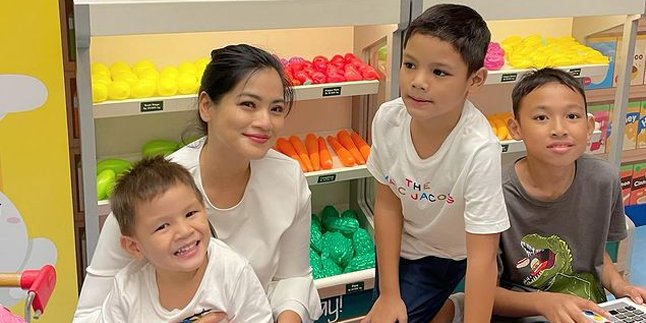 More Than a Year at Home, This is How Happy Titi Kamal's Children Can Play at the Mall Playground