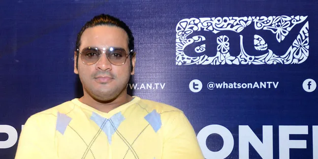 Saurav Gurjar Belajar Masak, Tapi Kok Nggak Pakai Baju? Saurav Gurjar Belajar Masak, Tapi Kok Nggak Pakai Baju?