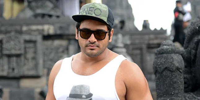 Saurav Gurjar Kena 'Wabah' Gila Selfie, Tertular Rohit Bhardwaj? Saurav Gurjar Kena 'Wabah' Gila Selfie, Tertular Rohit Bhardwaj?