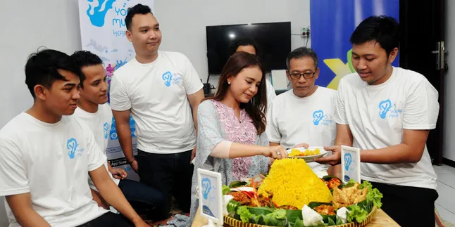 Sayang Fans, Rossa Rela Datangi Rumahnya Untuk Buka Puasa Bersama Sayang Fans, Rossa Rela Datangi Rumahnya Untuk Buka Puasa Bersama