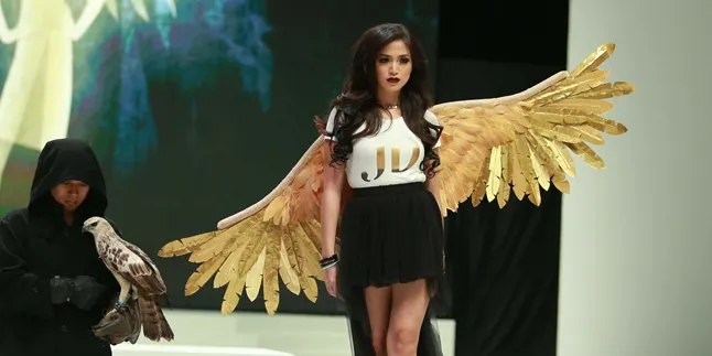 Sayap Patah Saat Fashion Show, Jessica Iskandar Bawa Hati