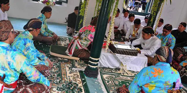 SBY dan Jokowi Saksikan Prosesi Upacara Panggih Puteri HB X SBY dan Jokowi Saksikan Prosesi Upacara Panggih Puteri HB X