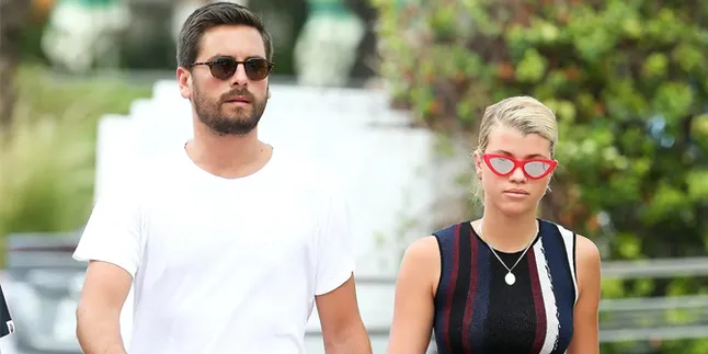 Scott Disick & Kourtney Kardashian Reunian, Sofia Richie Ngapain? Scott Disick & Kourtney Kardashian Reunian, Sofia Richie Ngapain?