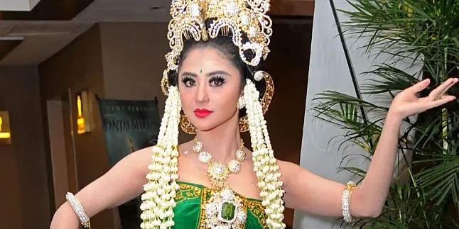 Screening 'PANTAI SELATAN', Depe Pakai Baju Ala Nyi Blorong