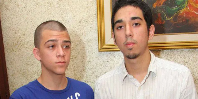 Sean Azhari Dijemput Kakak Setelah Menjalani Pemeriksaan