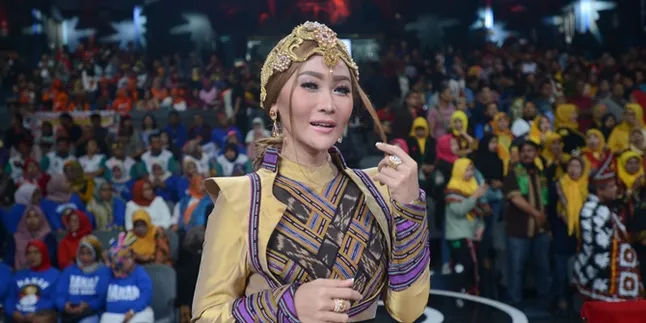 Seandainya Jadi Pramugari, Ini Maskapai Pilihan Inul Daratista Seandainya Jadi Pramugari, Ini Maskapai Pilihan Inul Daratista