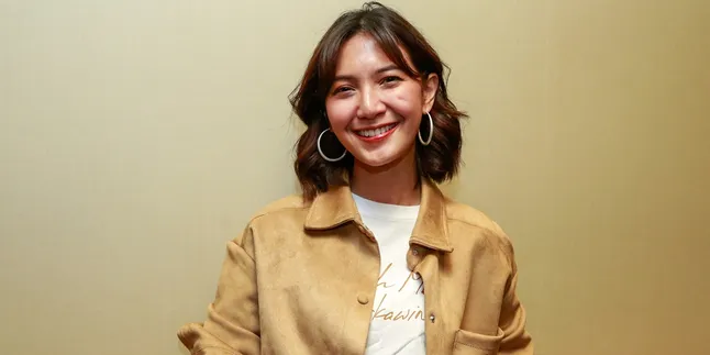 Sebagai Warga Bekasi, Sheila Dara Kaget dengan Suhu London yang Begitu Dingin