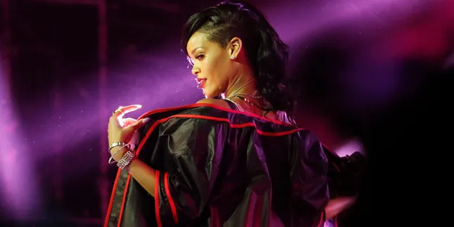 Sebar Foto di Instagram, Rihanna Disorot Polisi Jerman
