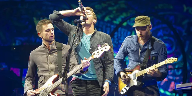 Sebar Video Baru, Para Personel Coldplay Jadi Simpanse di Hutan