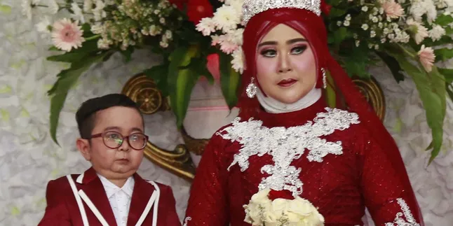 Sebelum Ada Masalah, Daus Mini dan Shelvie Sempat Memberikan Surprise Buat Istri Komedian Ginanjar