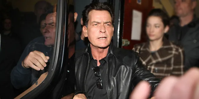 Sebelum Idap HIV, Charlie Sheen Tiduri Lebih Dari 5.000 Wanita?