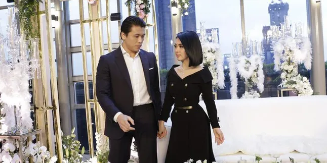 Sebelum Jadian, Syahrini Minta Ketegasan dari Reino Barack Soal Hubungan dengan Luna Sebelum Jadian, Syahrini Minta Ketegasan dari Reino Barack Soal Hubungan dengan Luna