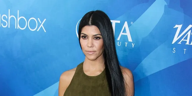 Sebelum Kabar Hamil Kylie & Khloe Muncul, Kourtney Kardashian Tulis Pesan Ini
