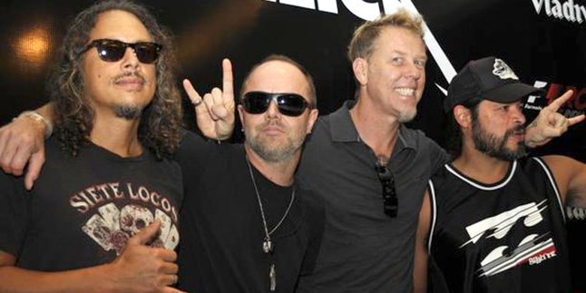 Sebelum Konser, Metallica Surfing Dulu di Bali