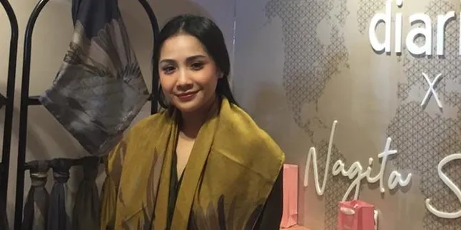 Sebelum Liburan, Nagita Slavina Keluarkan Koleksi Scarf