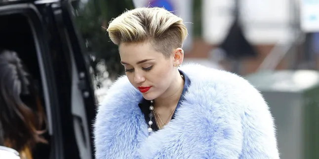 Sebelum Meninggal, Gadis Cilik Ini Curi Perhatian Miley Cyrus