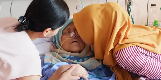 Sebelum Meninggal, Istri Indro Warkop Sempat Minta Pakai Hijab Sebelum Meninggal, Istri Indro Warkop Sempat Minta Pakai Hijab