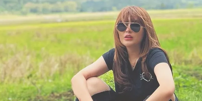 Sebut Bibirnya Terlalu Tipis, Angela Lee Lakoni Filler Bibir Agar Lebih Sensual