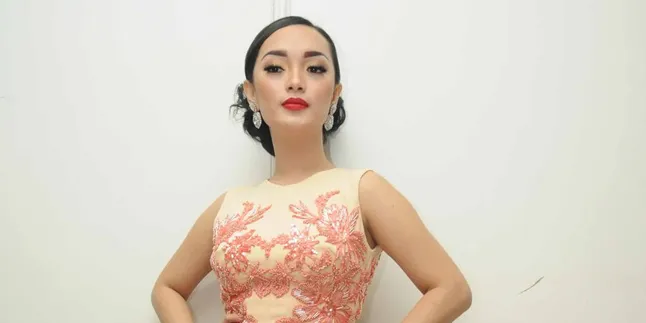 Sebut Lambang Sila ke-5 Bebek Nungging, Zaskia Gotik Minta Maaf Sebut Lambang Sila ke-5 Bebek Nungging, Zaskia Gotik Minta Maaf