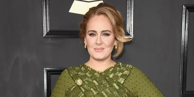 Sebut Suami di Pidato, Adele & Simon Konecki Sudah Nikah? Sebut Suami di Pidato, Adele & Simon Konecki Sudah Nikah?