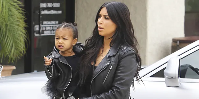 Secantik Balerina, North West Pamer Tawa Lucu Menggemaskan! Secantik Balerina, North West Pamer Tawa Lucu Menggemaskan!
