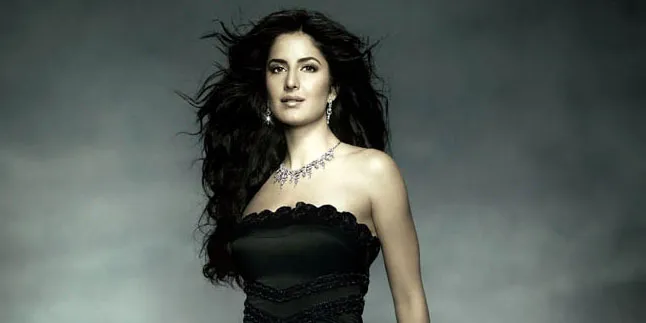 Secantik Wanita Kantoran, Katrina Kaif Tampil Elegan Serba Putih