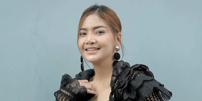 Sedang Bermasalah, Irma Darmawangsa Minta Gus Anom Meruwat Irfan Sbaztian Sedang Bermasalah, Irma Darmawangsa Minta Gus Anom Meruwat Irfan Sbaztian