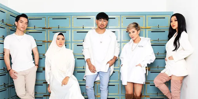 Sederet Artis di Jakarta Fashion Week 2020 Persembahan Caren Delano Sederet Artis di Jakarta Fashion Week 2020 Persembahan Caren Delano