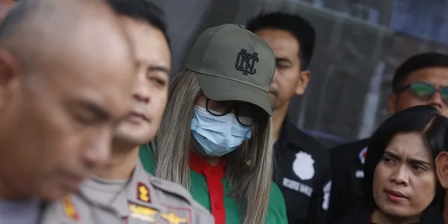 Sederet List Barang Bawaan yang Diminta Lucinta Luna: Shower Puff, Wig, Teh Diet, Mukena Hingga Ngutang Duit