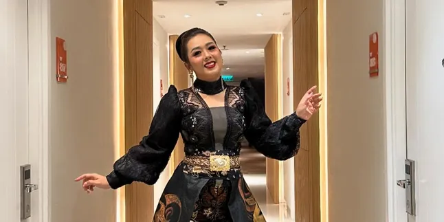 Sederet Wejangan Soimah Untuk Para Peserta D'Academy 7 Sederet Wejangan Soimah Untuk Para Peserta D'Academy 7