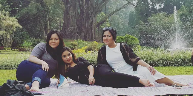 Sederhana! Begini Cara Puti Soekarno Family Time Bareng Keluarga