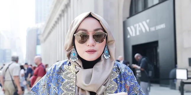 Segini Biaya Yang Harus Dikeluarkan Anniesa Hasibuan First Travel Buat Ikut NYFW Segini Biaya Yang Harus Dikeluarkan Anniesa Hasibuan First Travel Buat Ikut NYFW